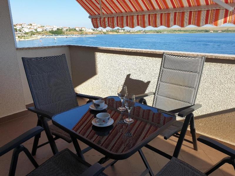 Summertime Apartmani Povljana Exterior foto
